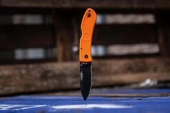 KA-BAR Dozier Folding Hunter Orange 4062BO 21 KA-BAR Dozier Folding Hunter Orange 4062BO -Knife Hub Shop KA4062BO 20 sfeerfoto