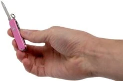 Victorinox Classic SD Licht Roze 0.6223.51 Swiss Pocket Knife 12 Victorinox Classic SD Licht Roze 0.6223.51 Swiss Pocket Knife -Knife Hub Shop VT0 6223 51 05 victorinox